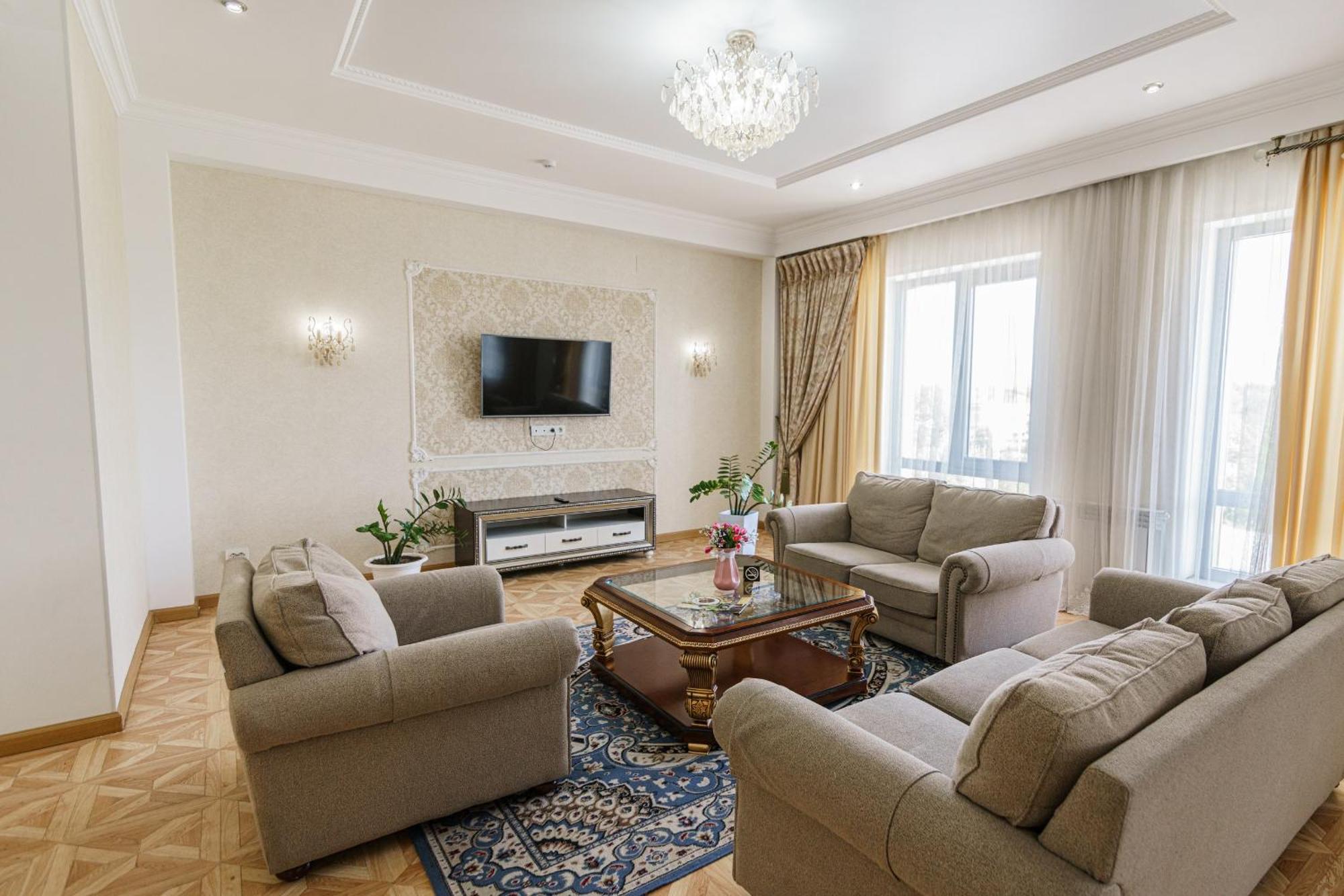 Park Hotel al Bustan Shymkent Bagian luar foto