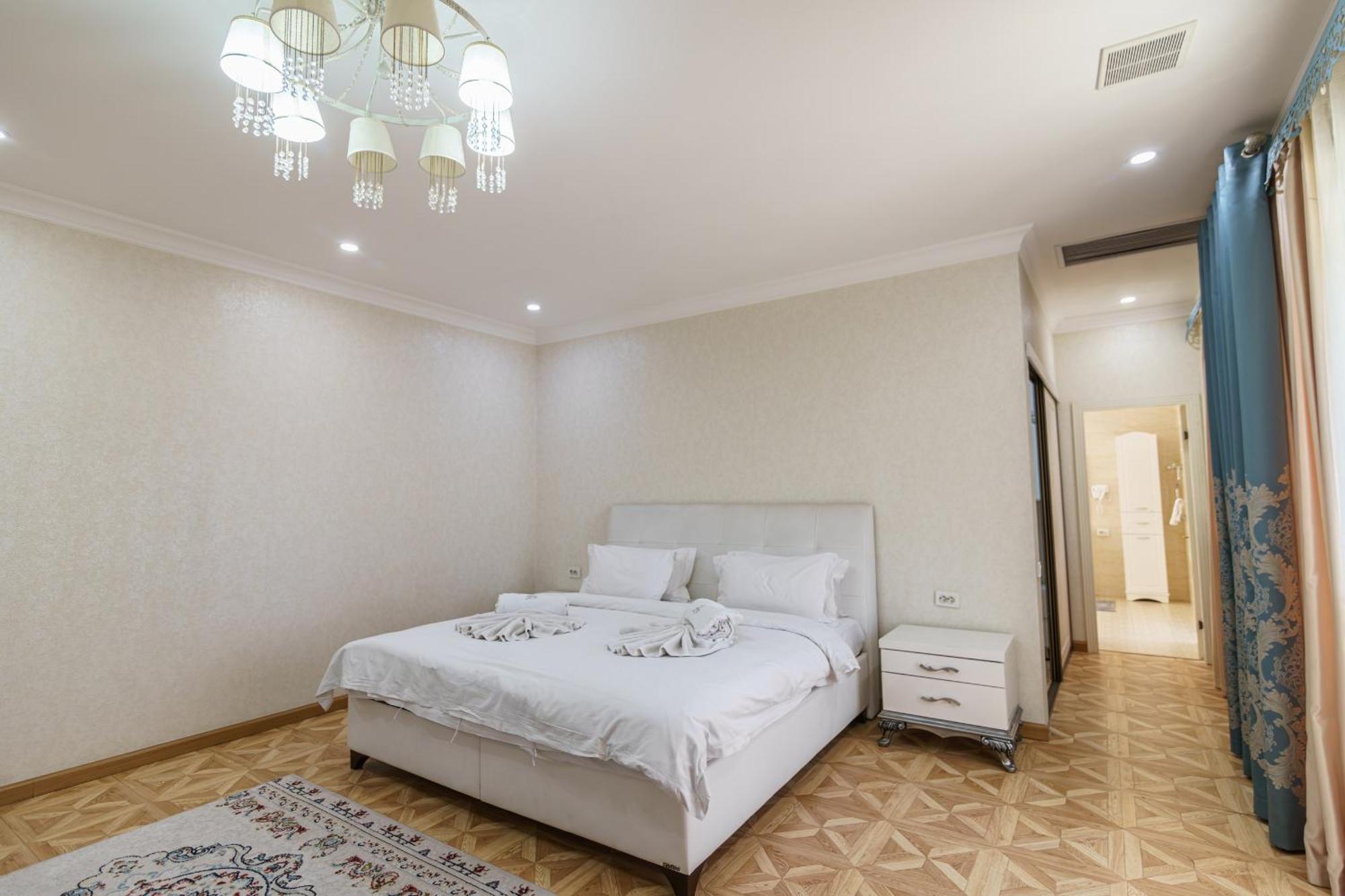 Park Hotel al Bustan Shymkent Bagian luar foto