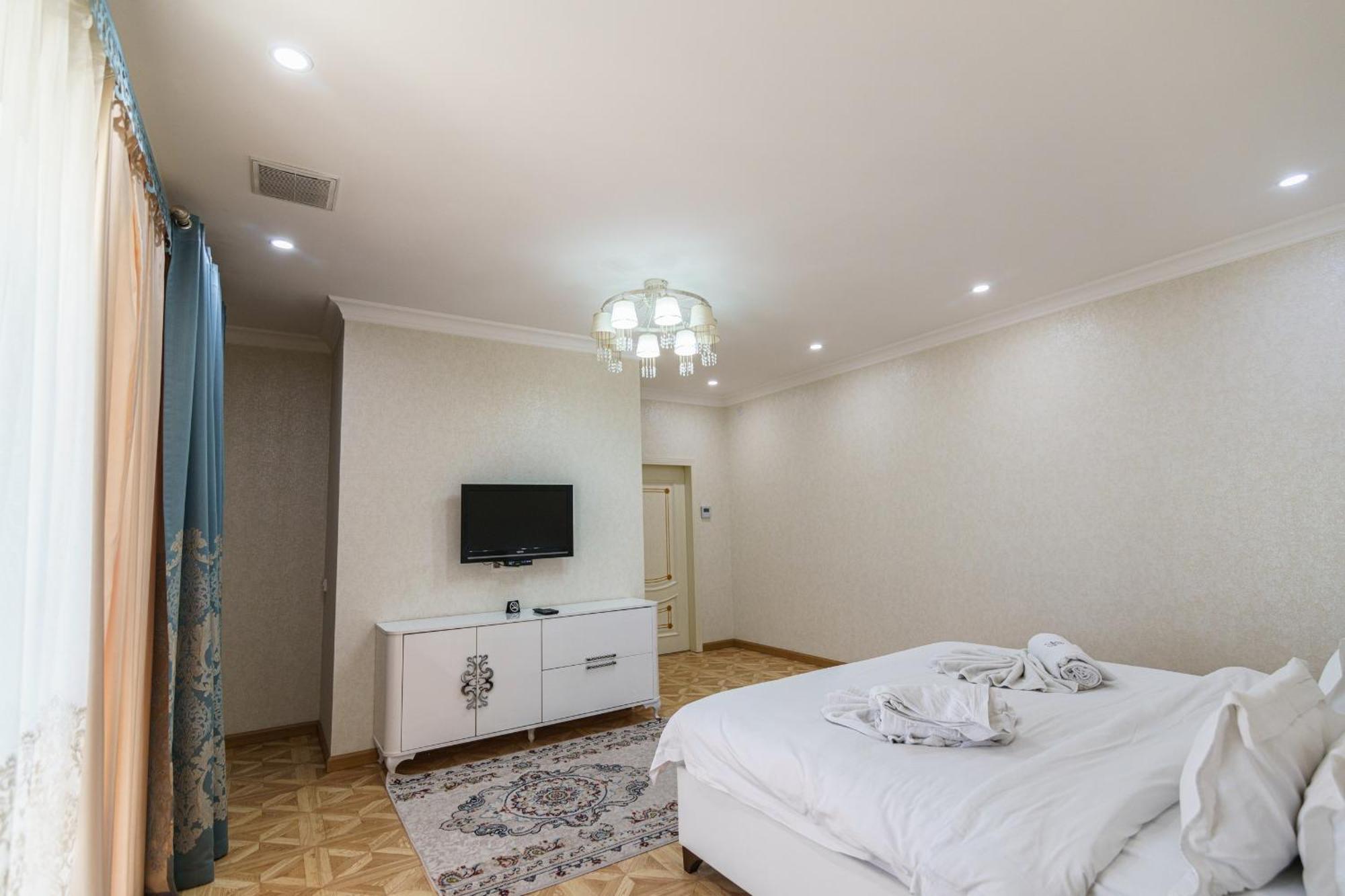 Park Hotel al Bustan Shymkent Bagian luar foto