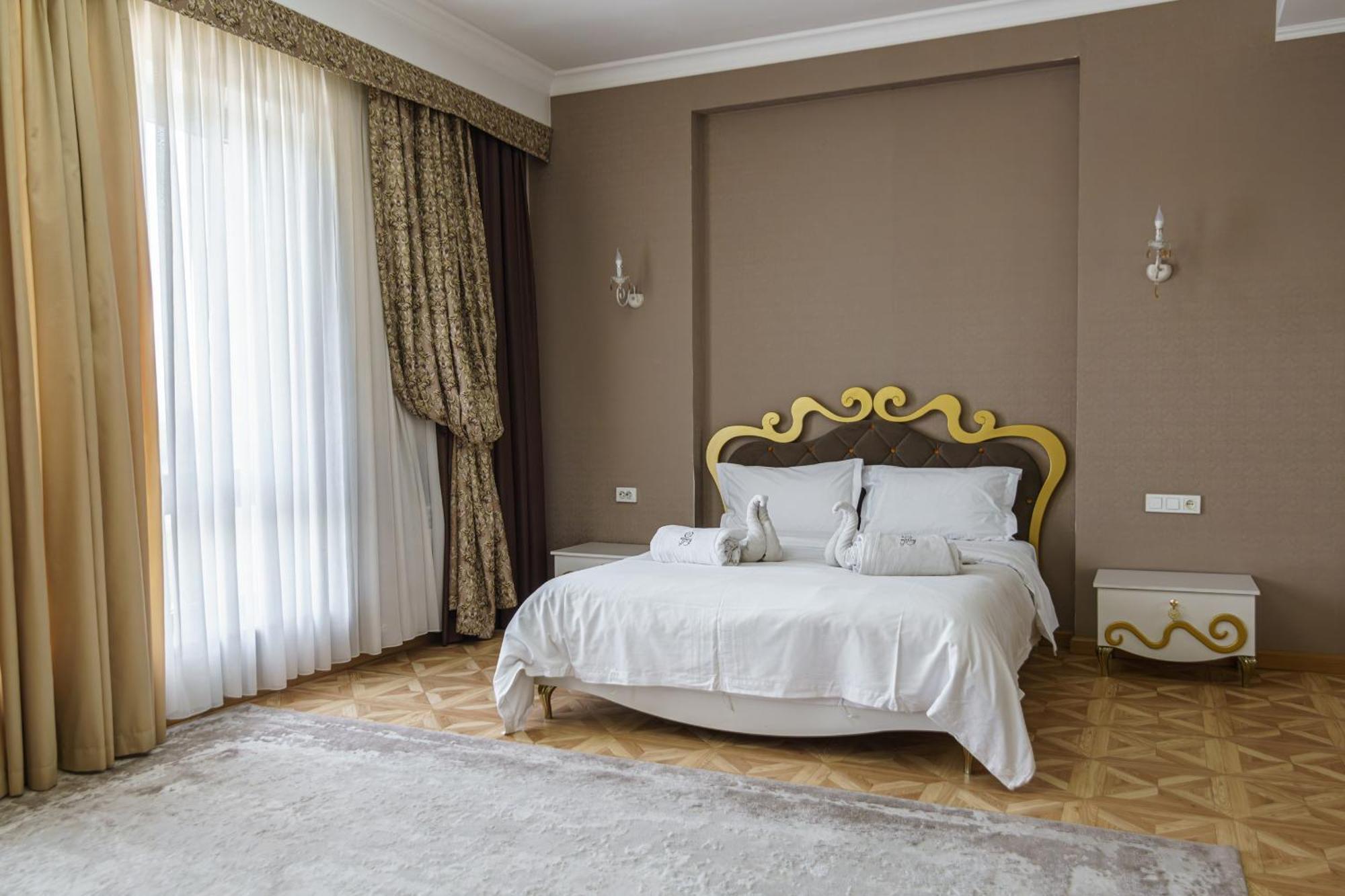 Park Hotel al Bustan Shymkent Bagian luar foto